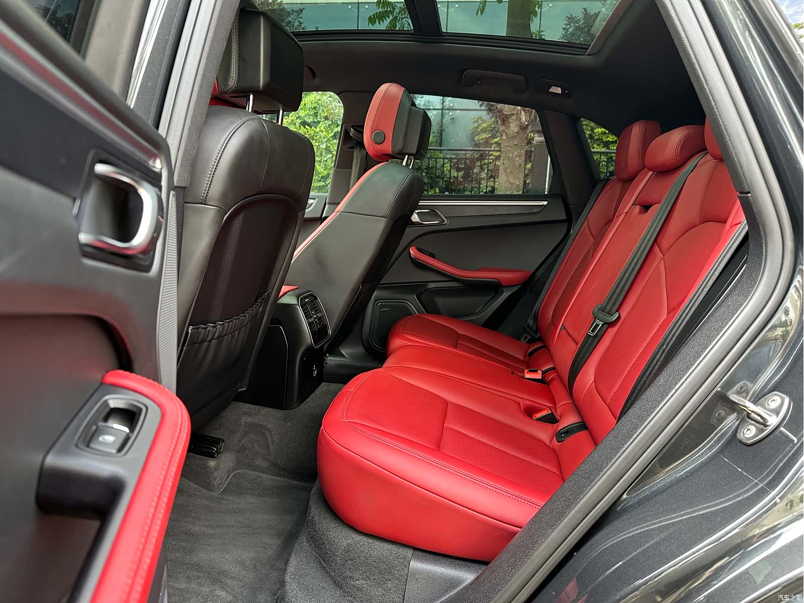 Porsche Macan, 2020 все фото