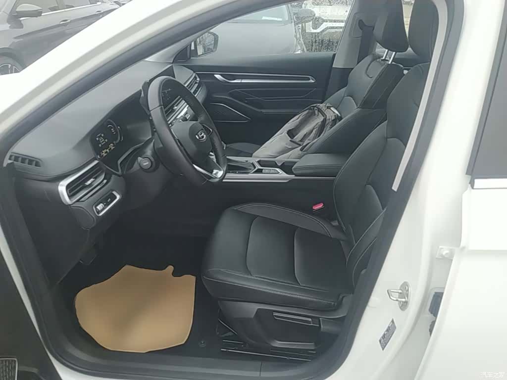 Geely Emgrand, 2023 15