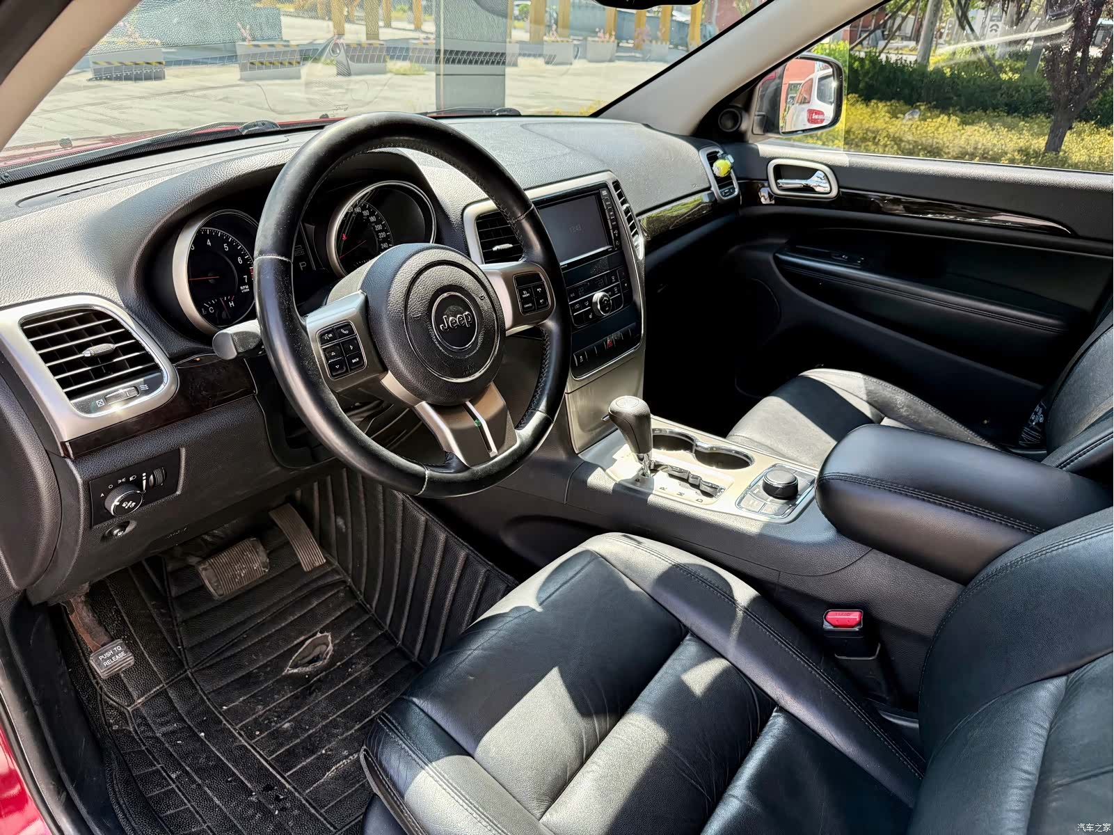 Jeep Grand Cherokee, 2012 11