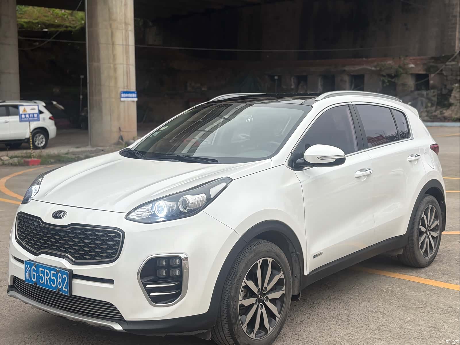 Kia KX5, 2016 1