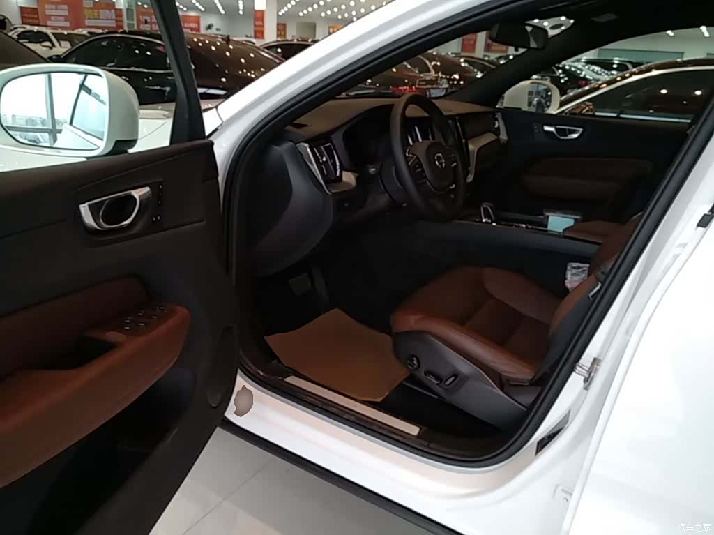 Volvo XC60, 2026 15