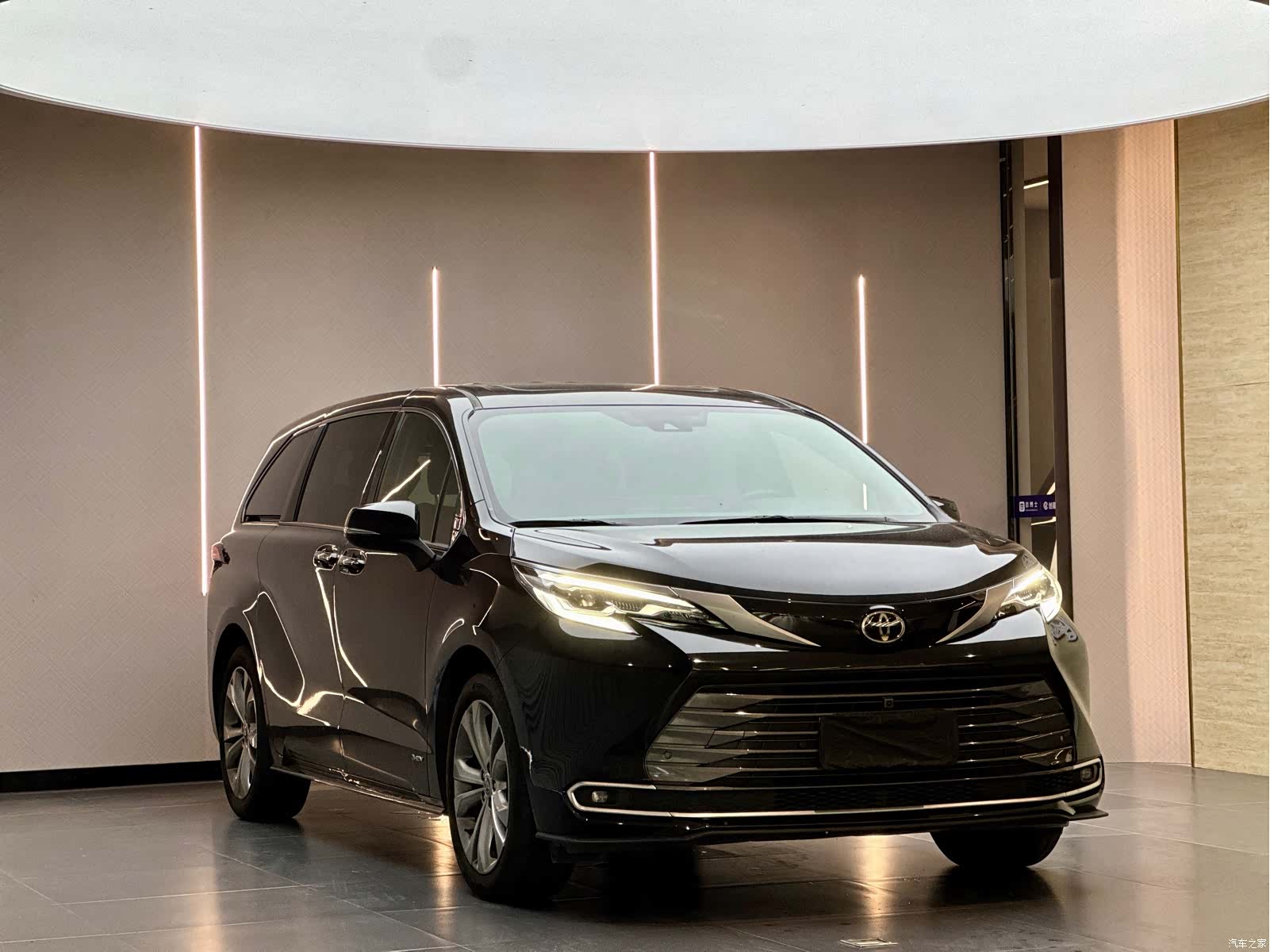 Toyota Sienna, 2025 3