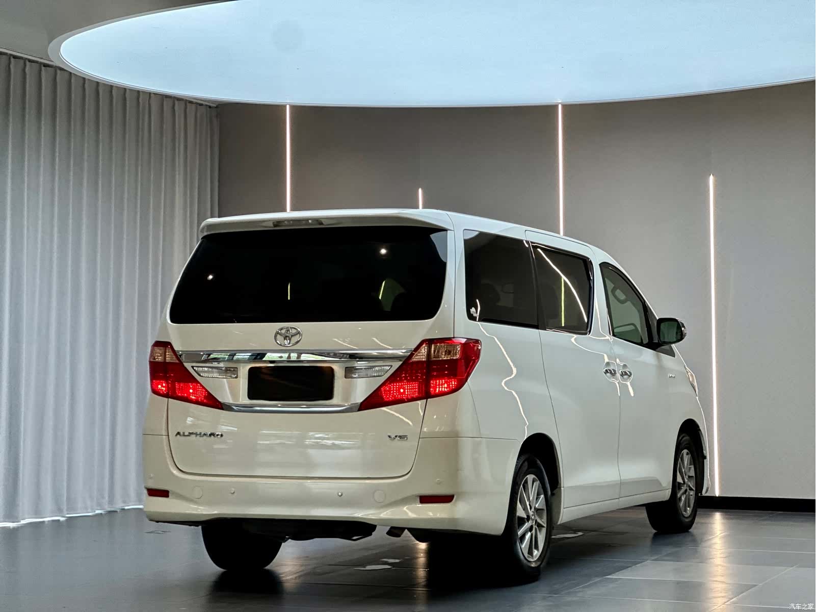 Toyota Alphard, 2015 8