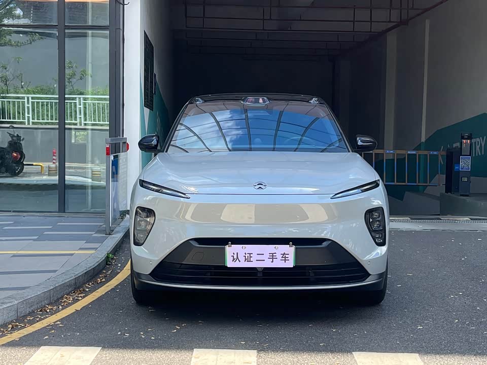 NIO ES8