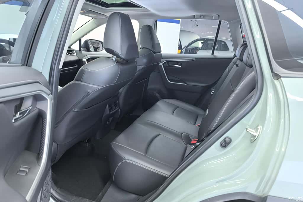 Toyota RAV4, 2020 11