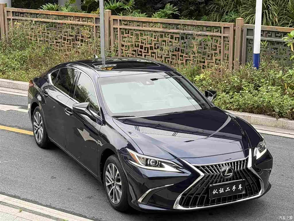 Lexus ES, 2023 12