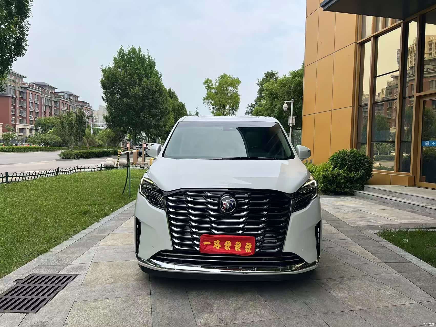 Buick GL8, 2022 3