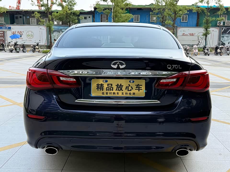 Infiniti Q70