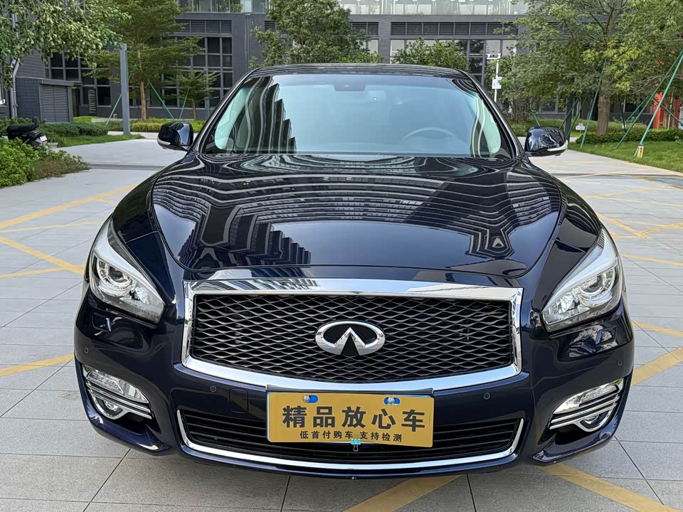 Infiniti Q70