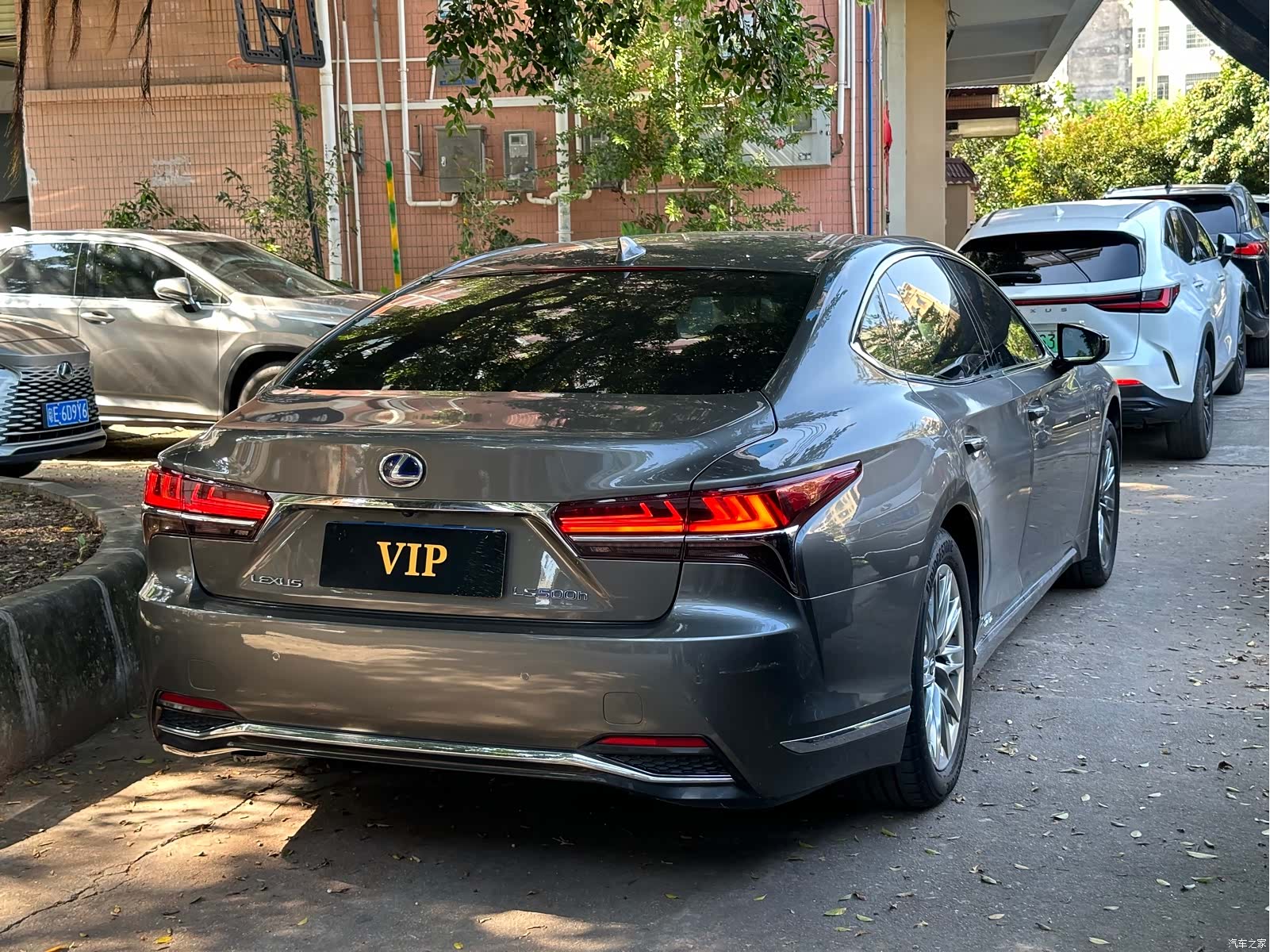 Lexus LS, 2019 9