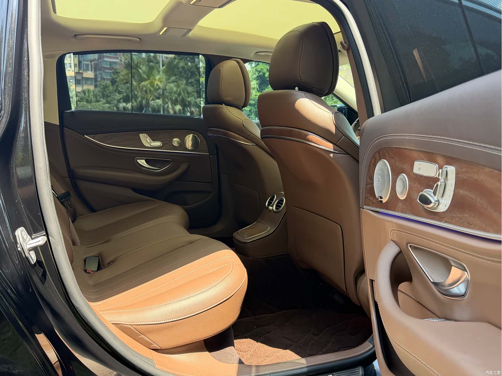 Mercedes-Benz E-Class, 2022 11