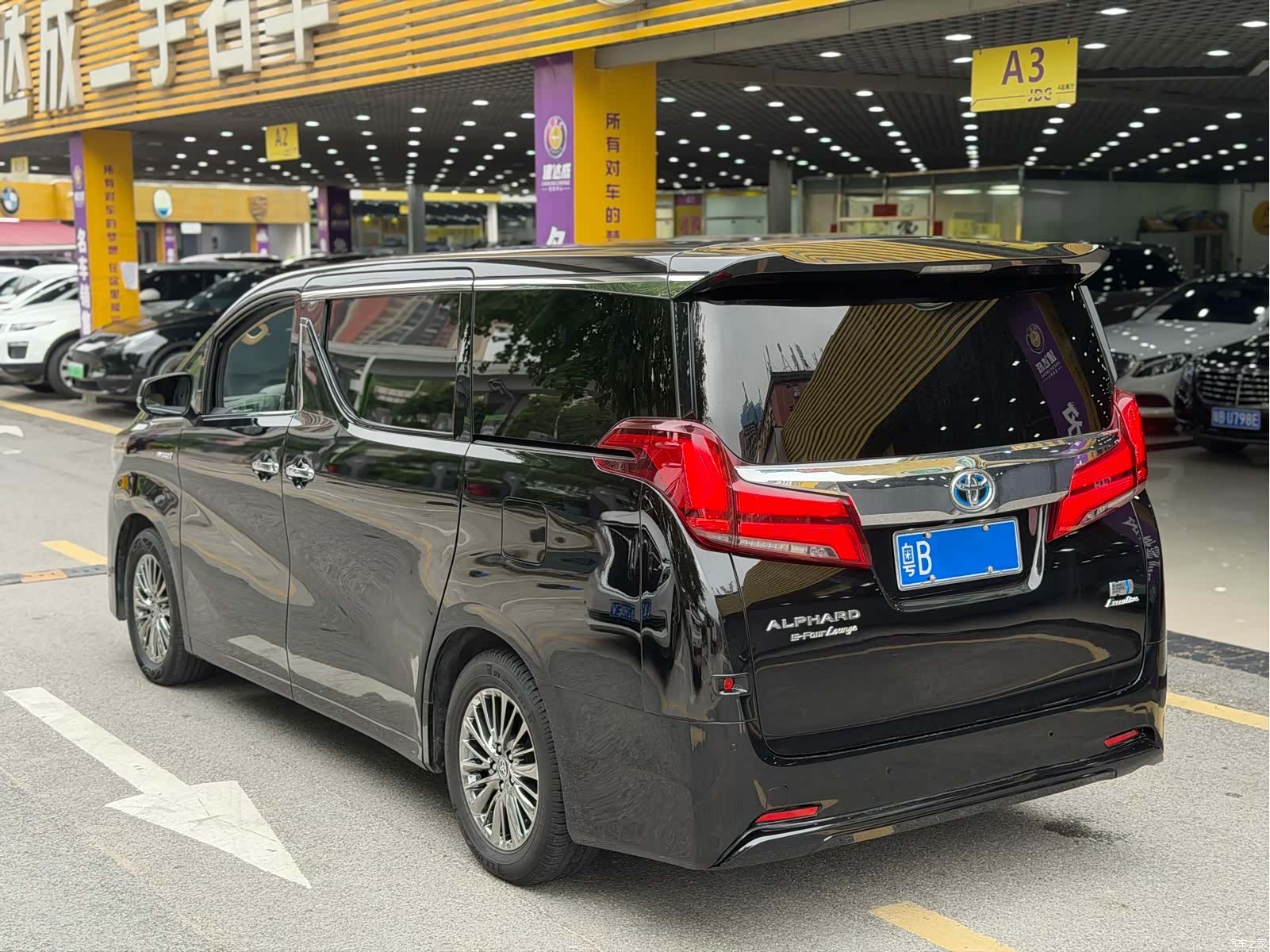 Toyota Vellfire, 2019 4