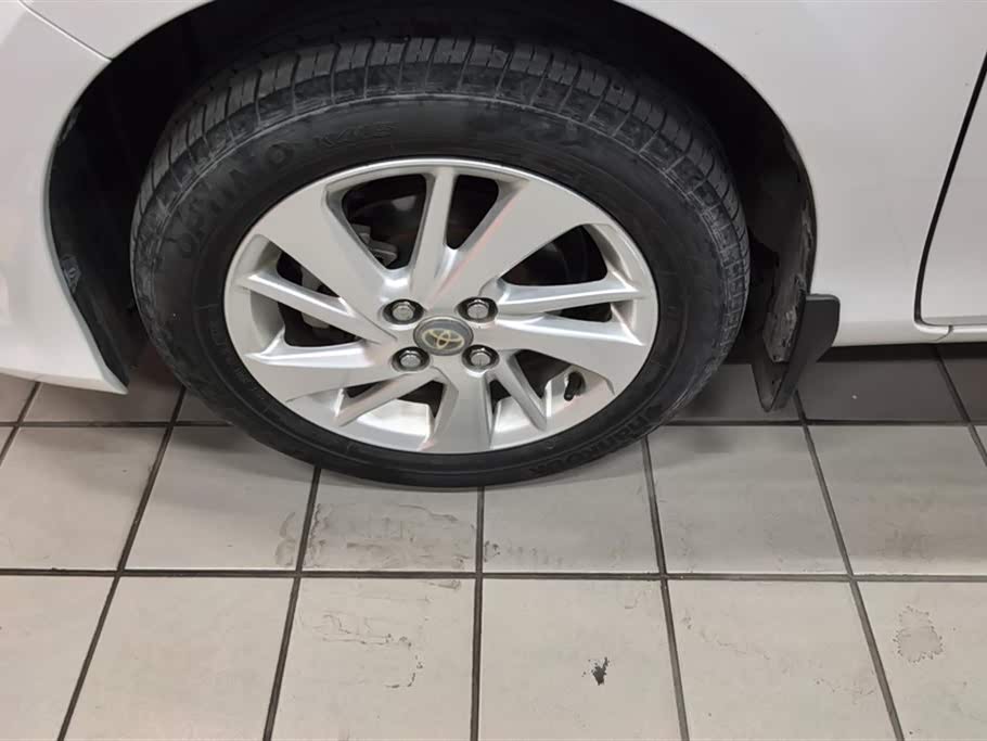 Toyota YARiS L to enjoy