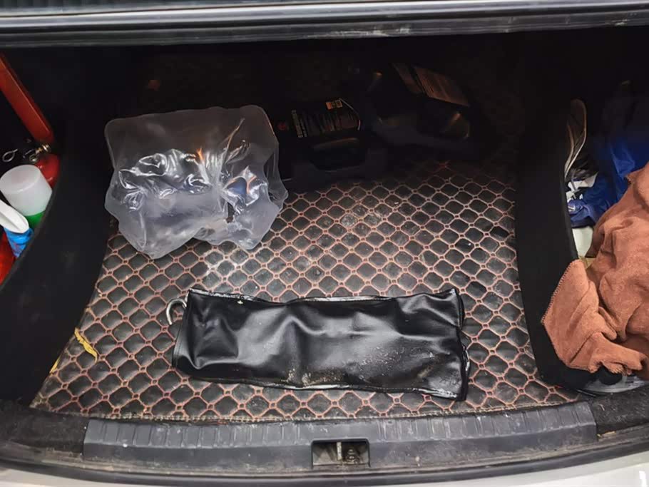 Toyota YARiS L to enjoy