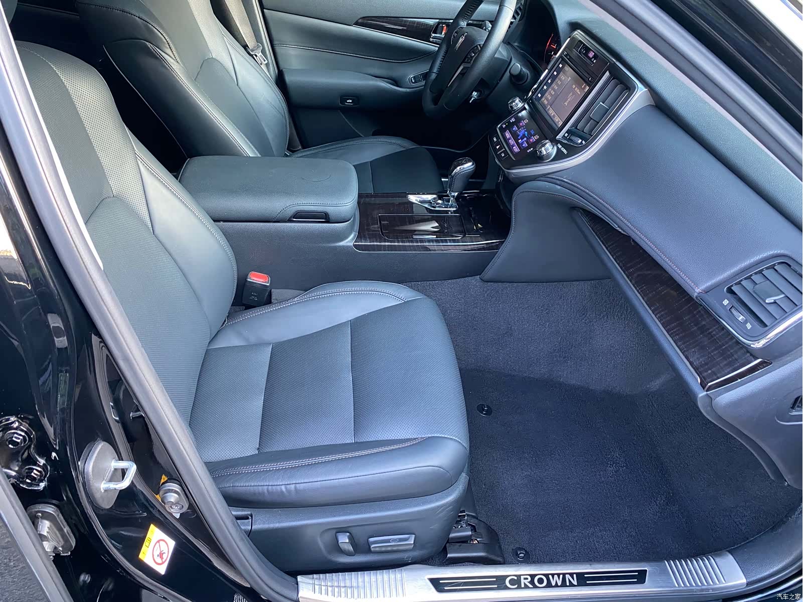 Toyota Crown, 2017 21