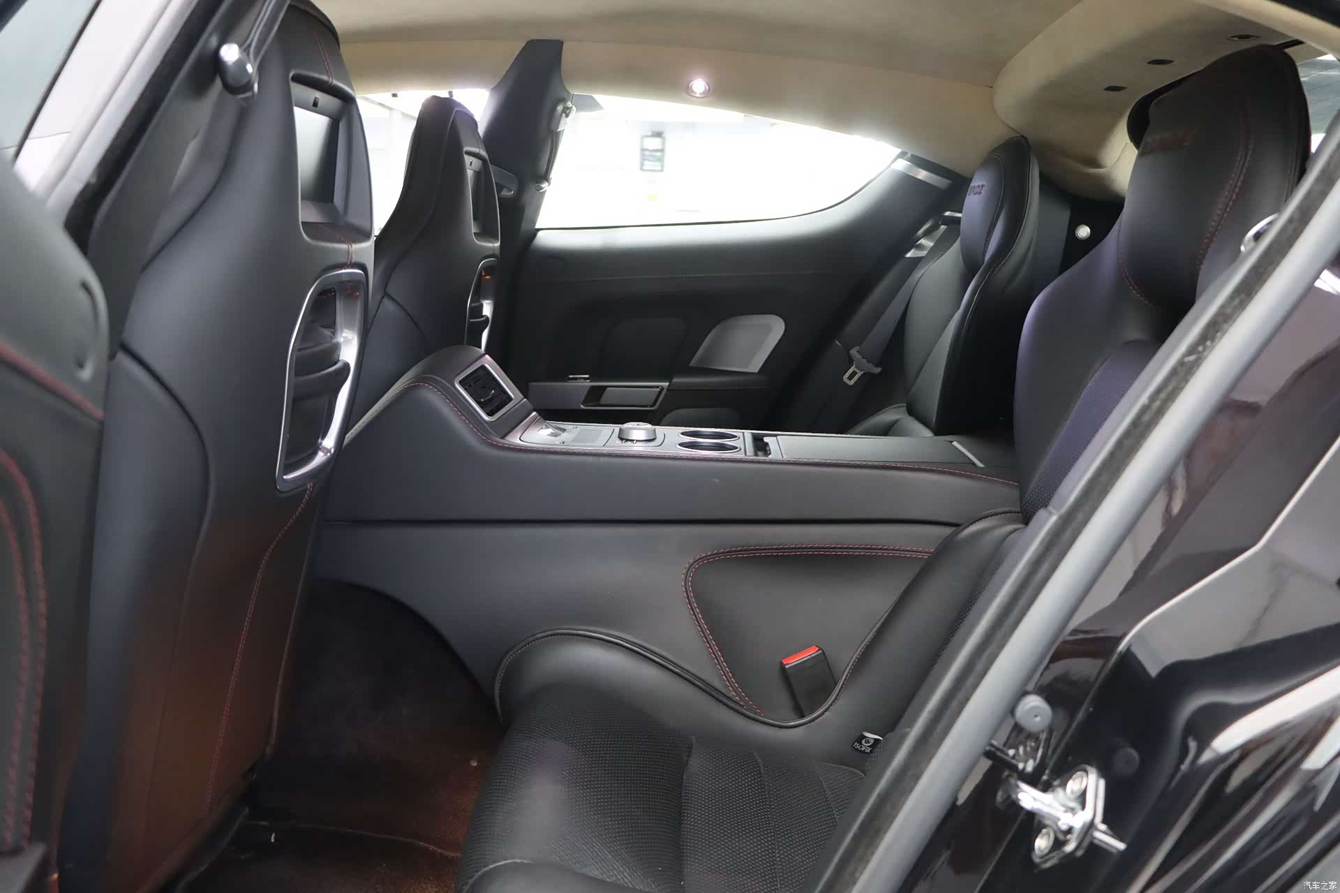 Aston Martin Rapide, 2014 31