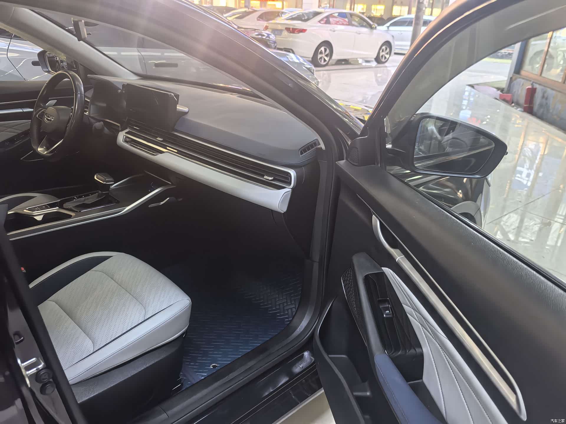 Geely Emgrand, 2023 15
