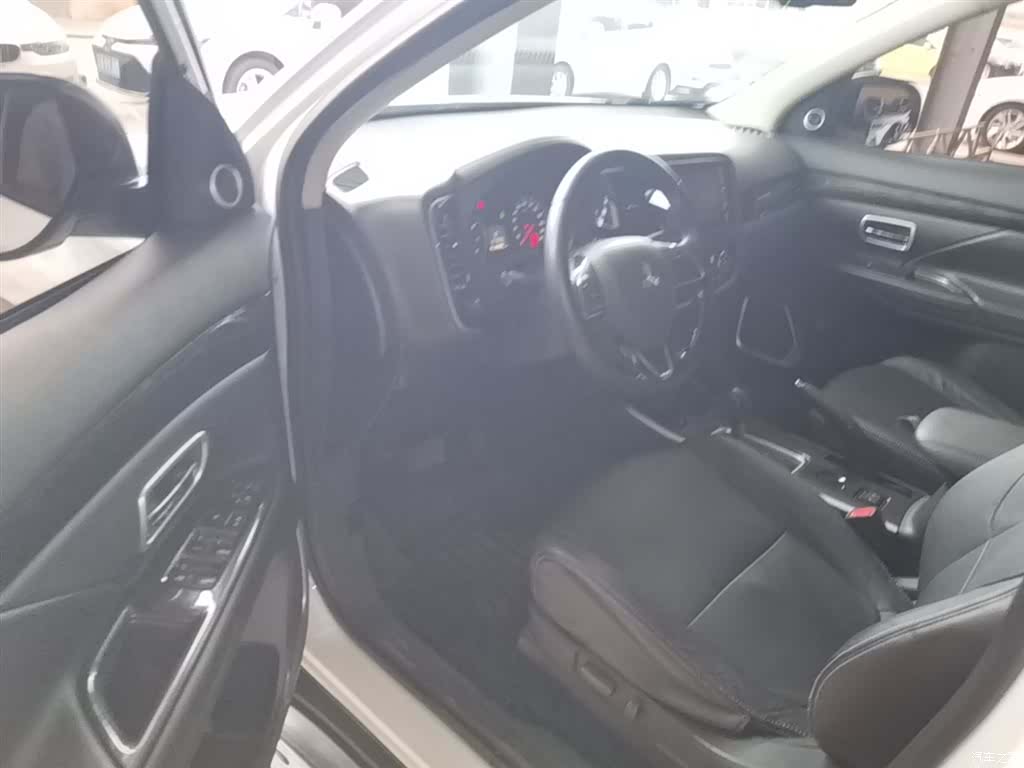 Mitsubishi Outlander, 2018 16
