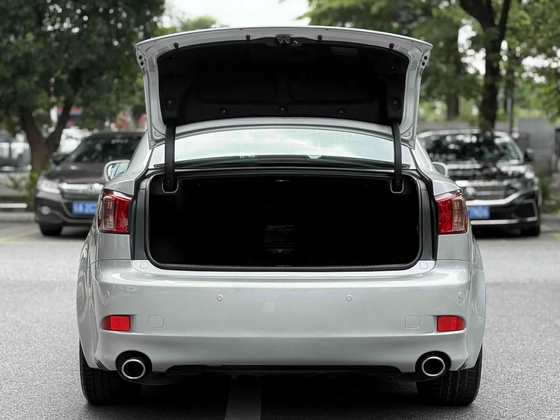 Lexus IS, 2010 9