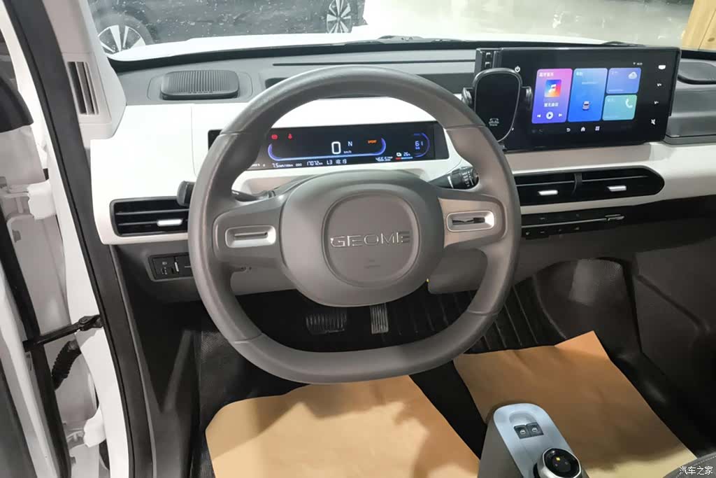 Geely Panda, 2025 15