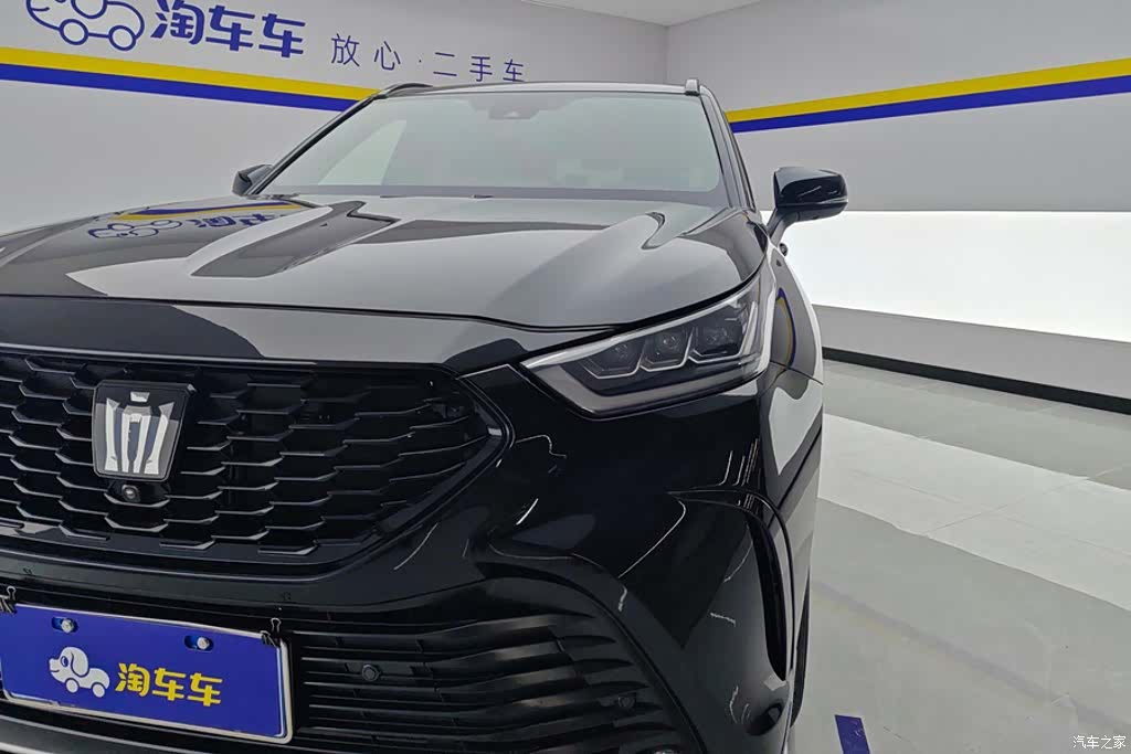 Toyota Crown, 2023 все фото