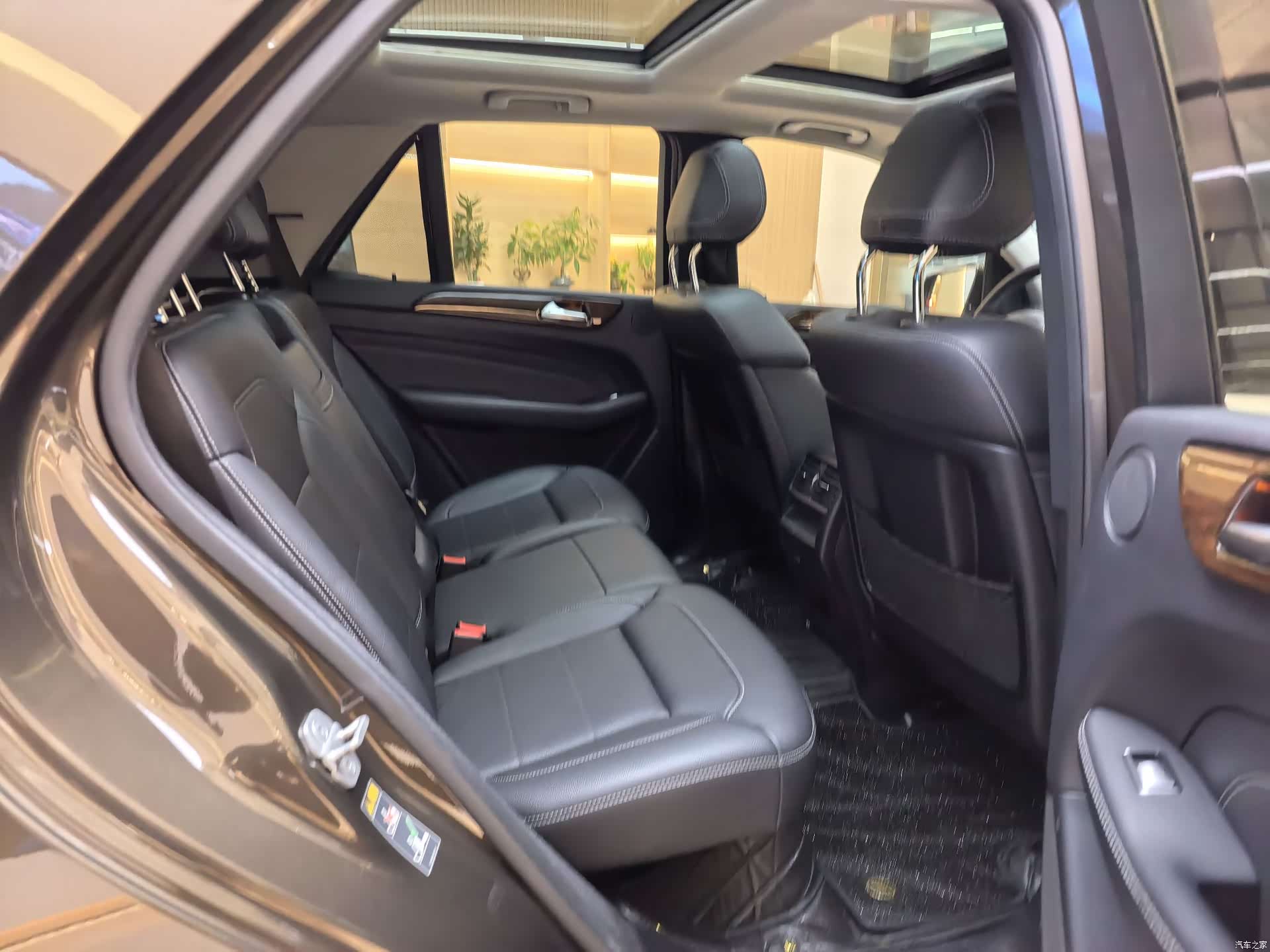 Mercedes-Benz M-Class, 2015 14