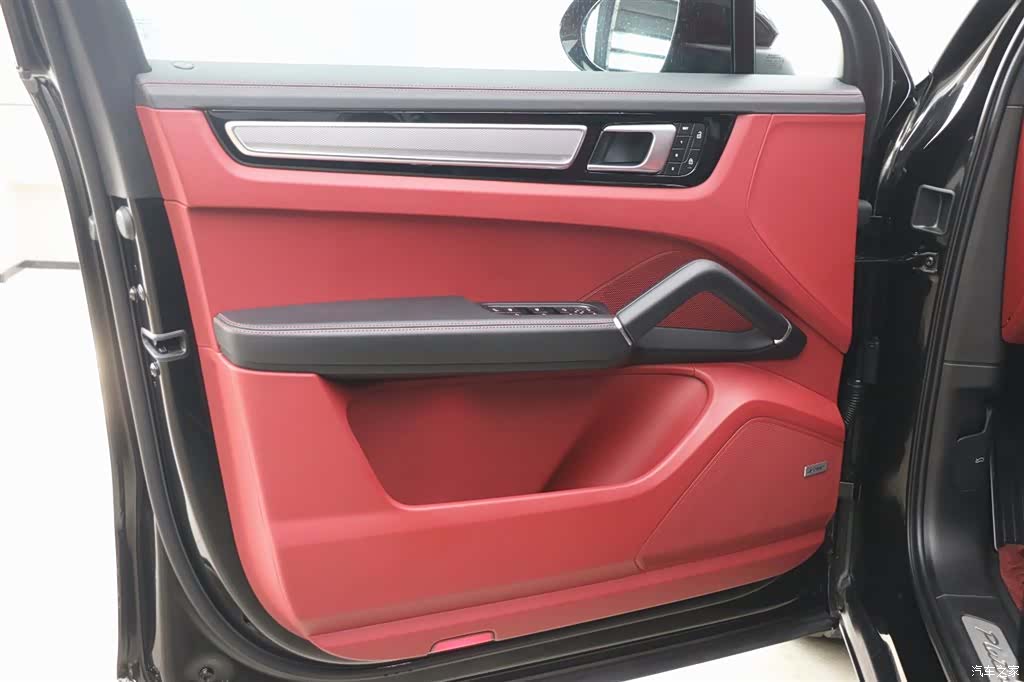 Porsche Cayenne, 2023 10