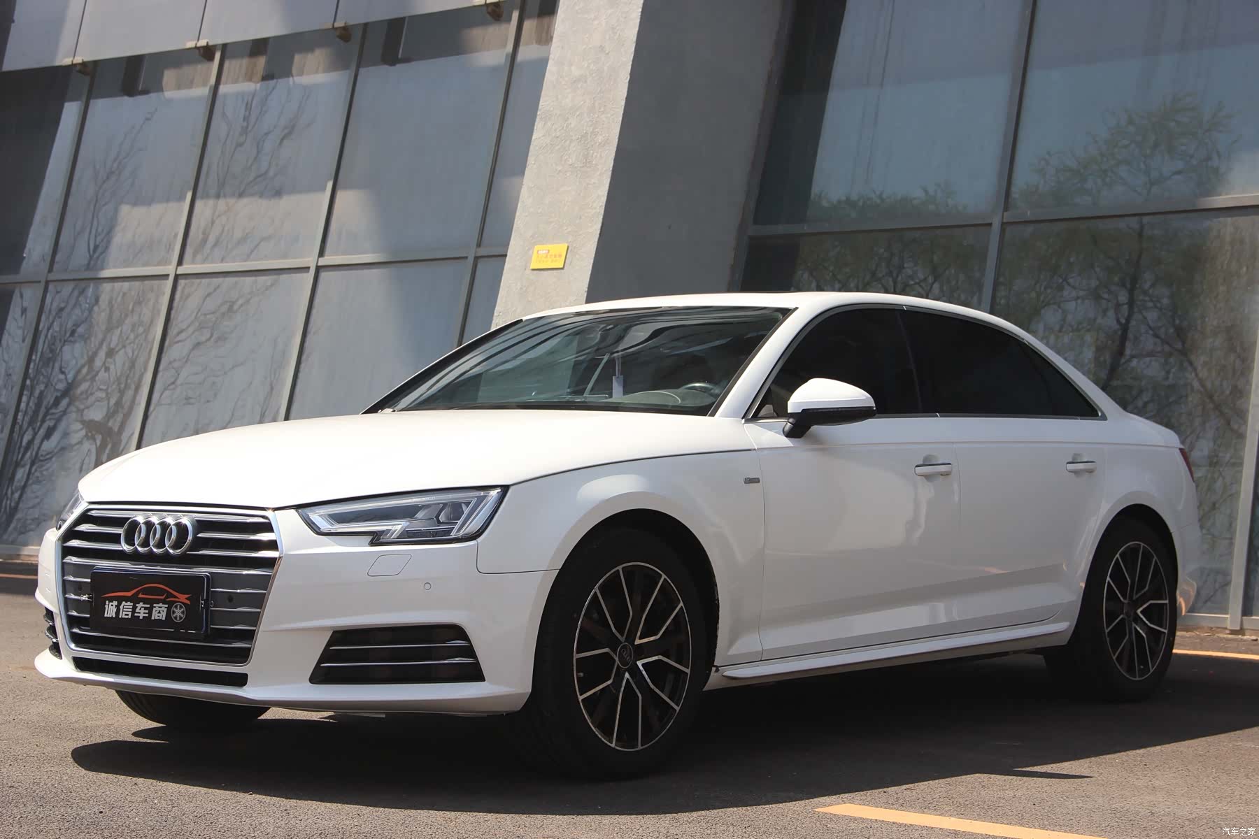 Audi A4L, 2017 1