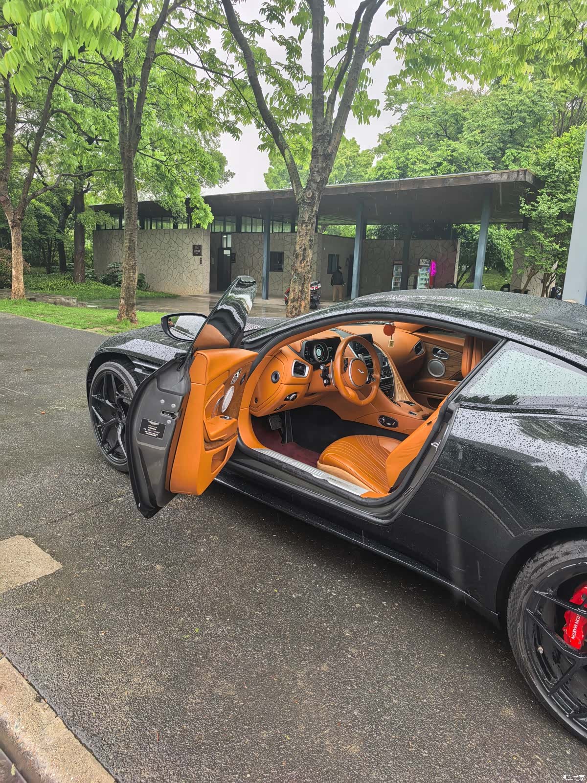 Aston Martin DB11, 2018 10