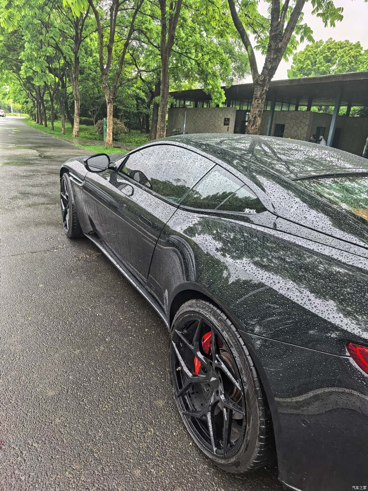 Aston Martin DB11, 2018 8