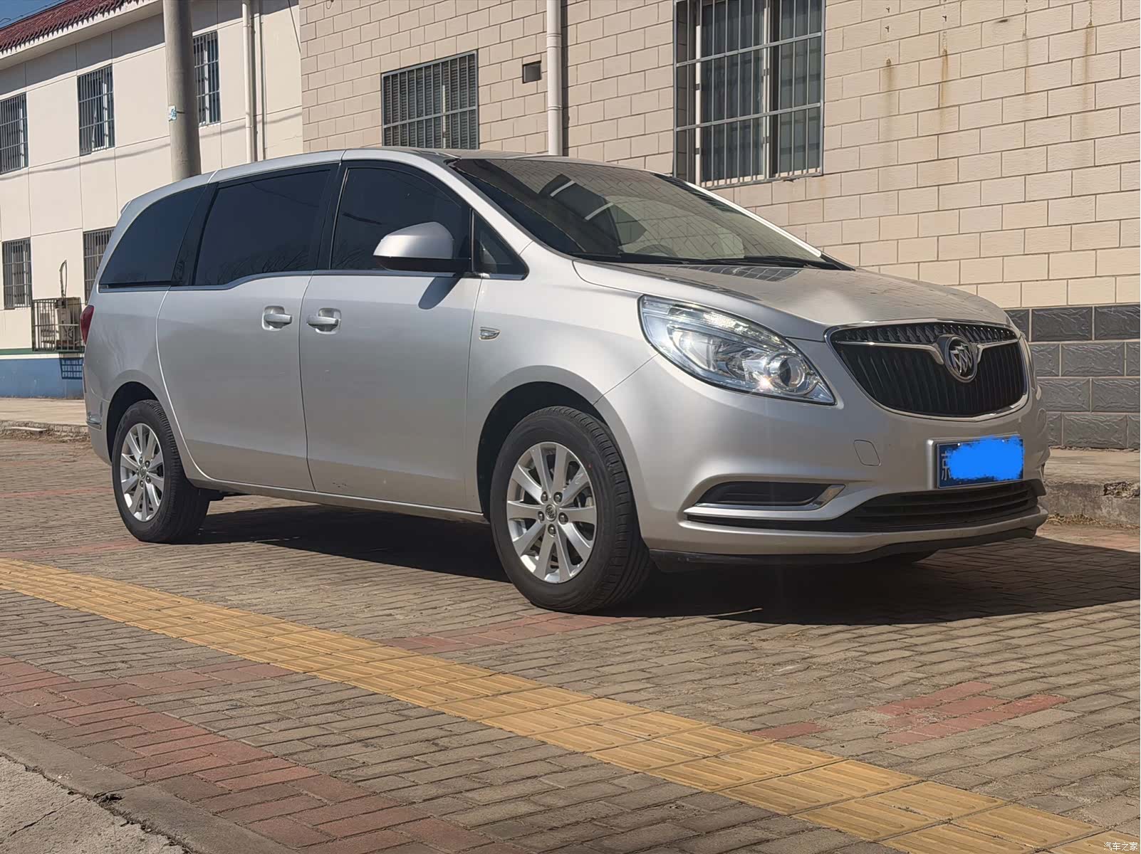 Buick GL8, 2018 3