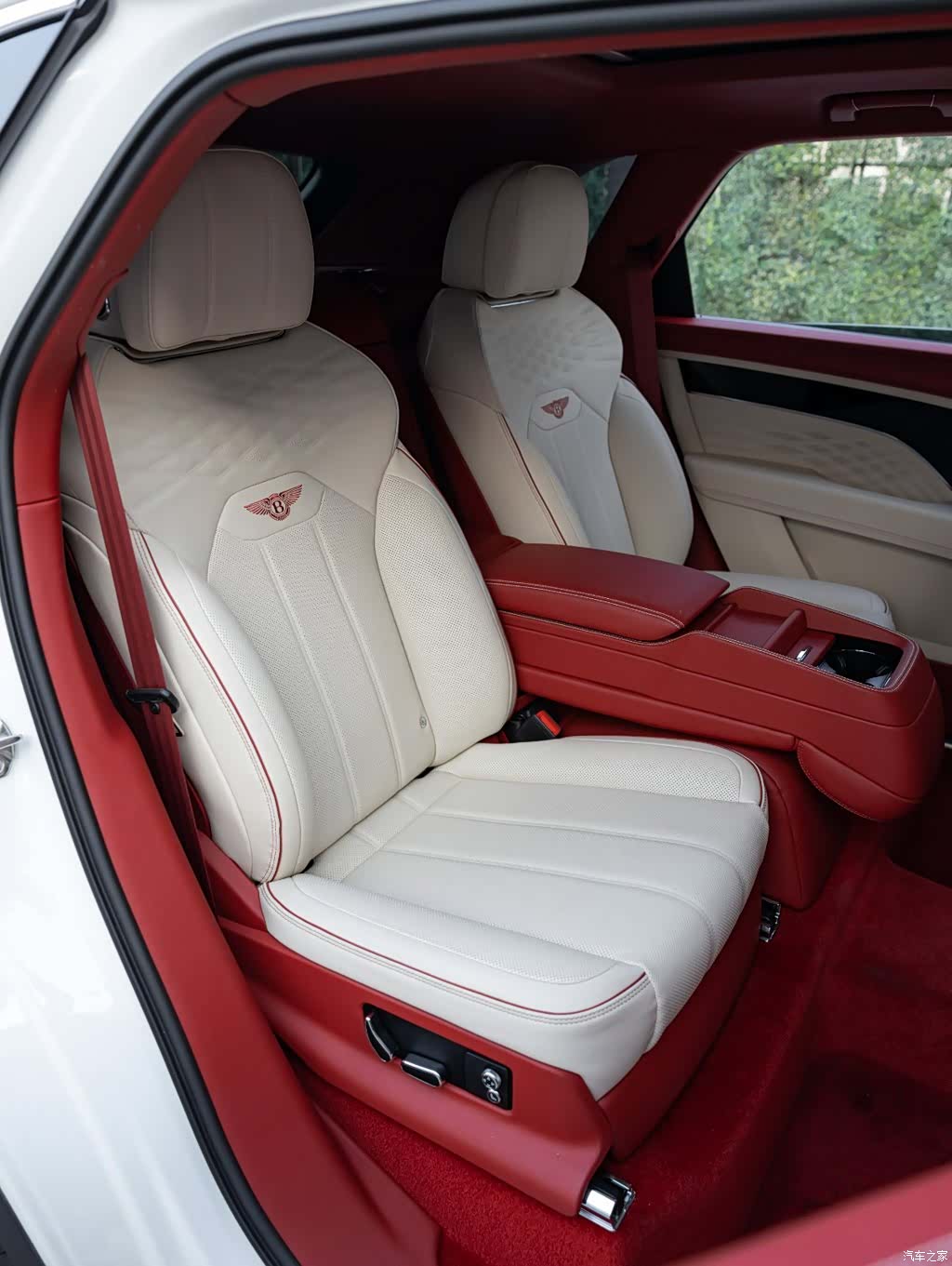 Bentley Bentayga, 2026 21