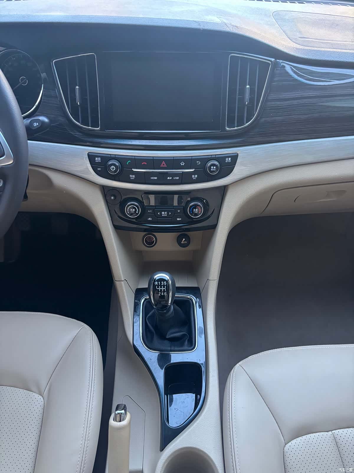 Wuling 730, 2016 9