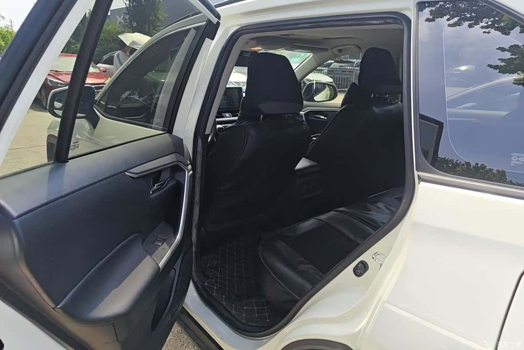 Toyota RAV4, 2020 11