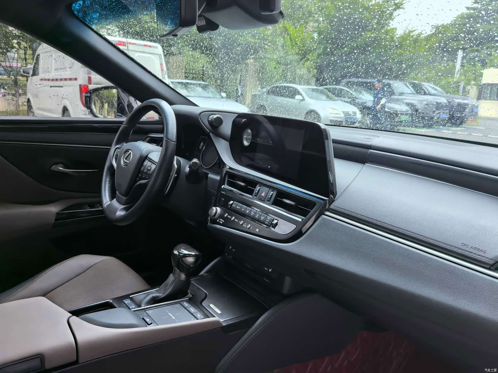 Lexus ES, 2022 9