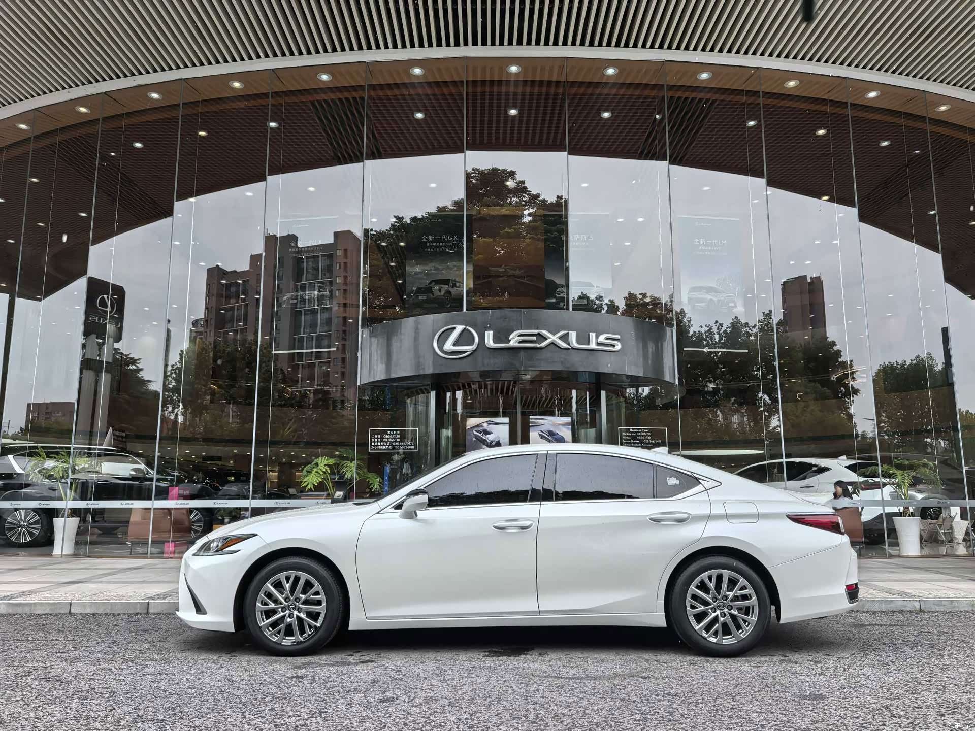 Lexus ES, 2022 4