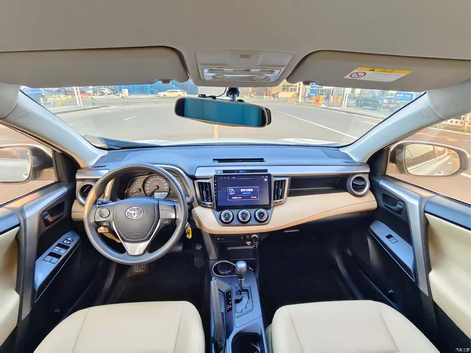 Toyota RAV4, 2018 все фото