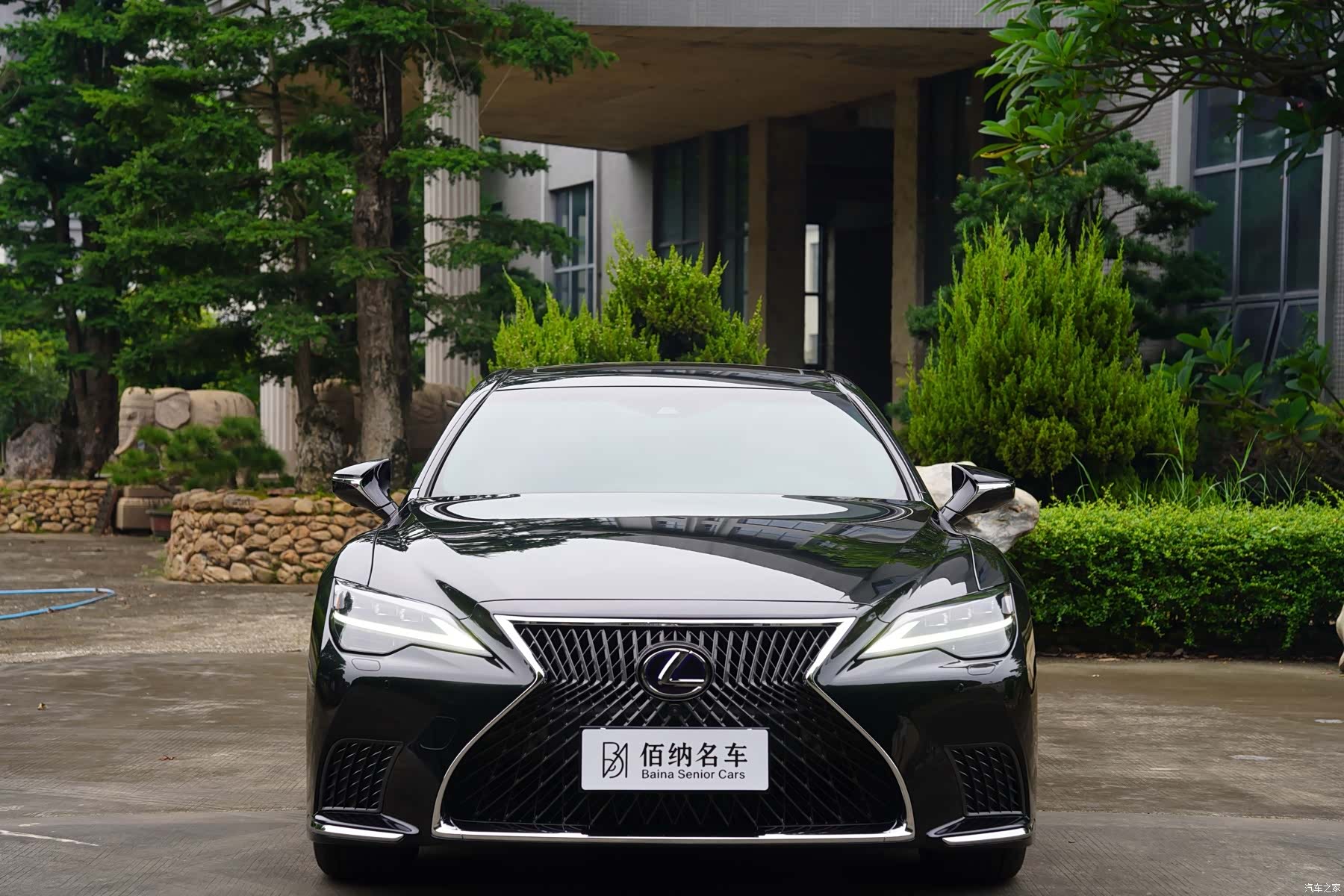 Lexus LS, 2022 3