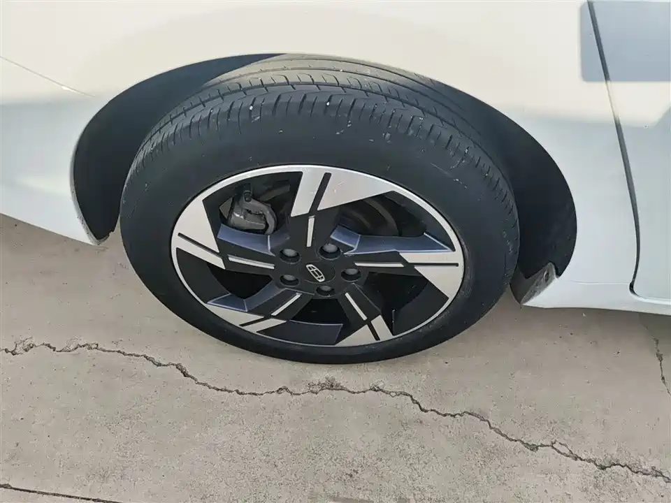 Geely Emgrand L HiP