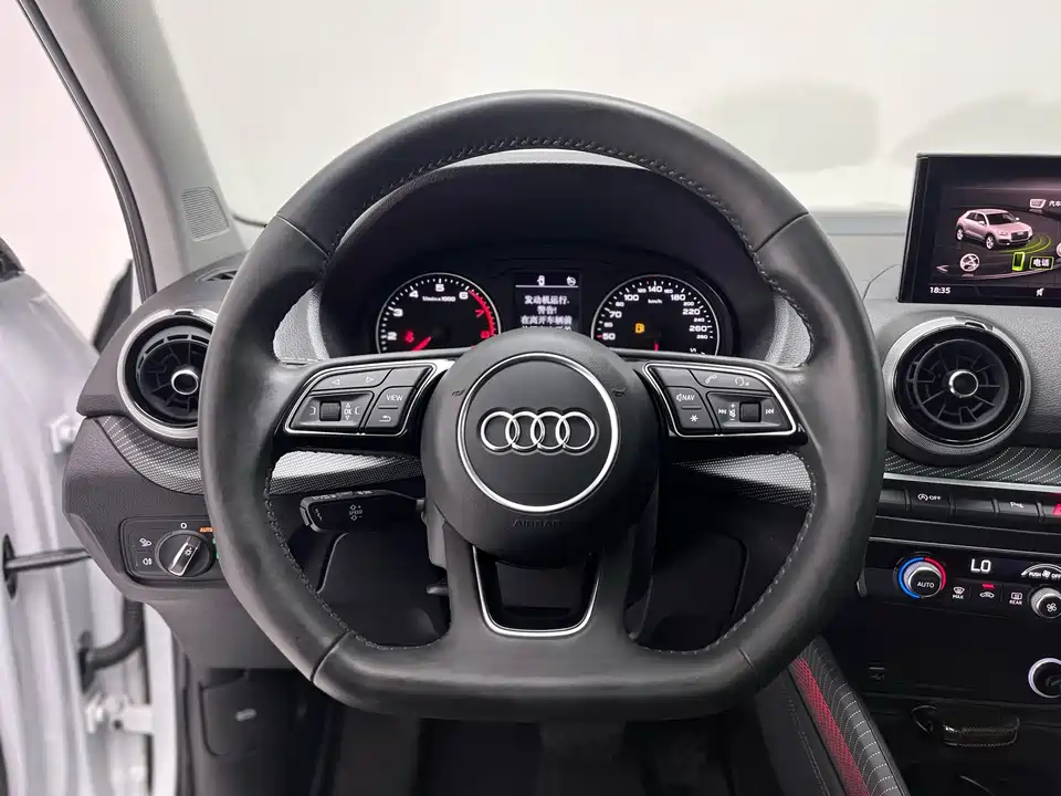 Audi Q2L