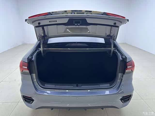 Roewe i5, 2023 13