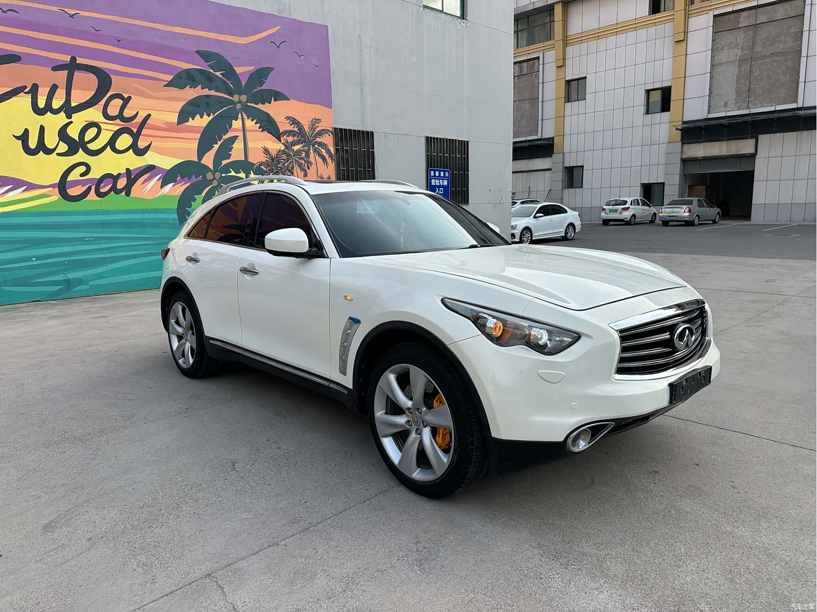 Infiniti FX37, 2013 3