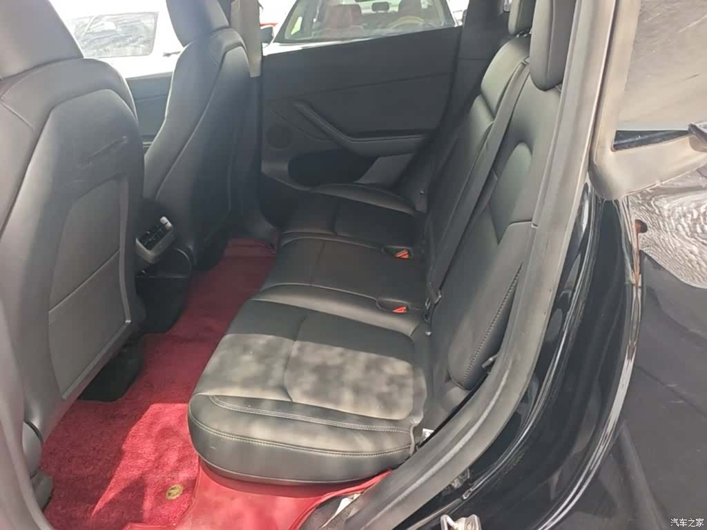 Tesla Model Y, 2023 17