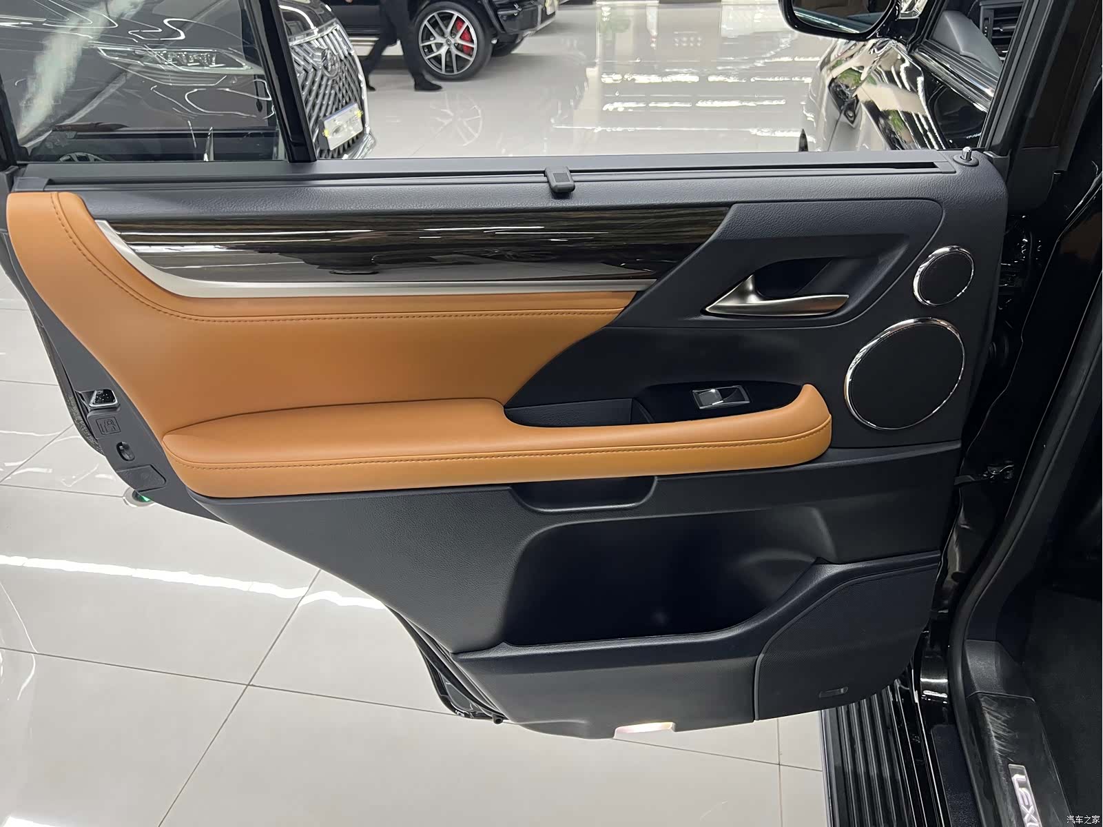 Lexus LX, 2022 11