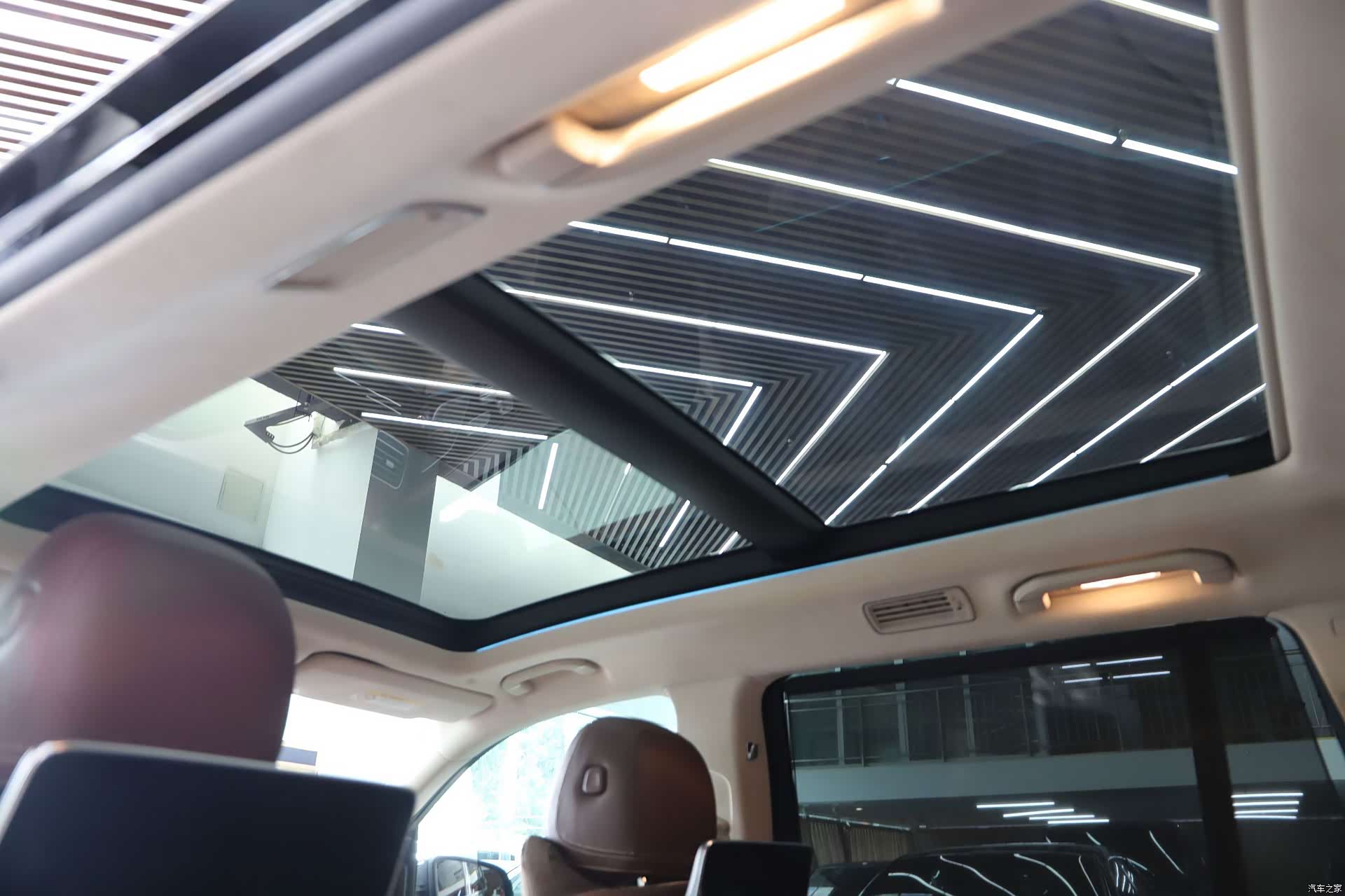 Maybach GLS, 2022 24