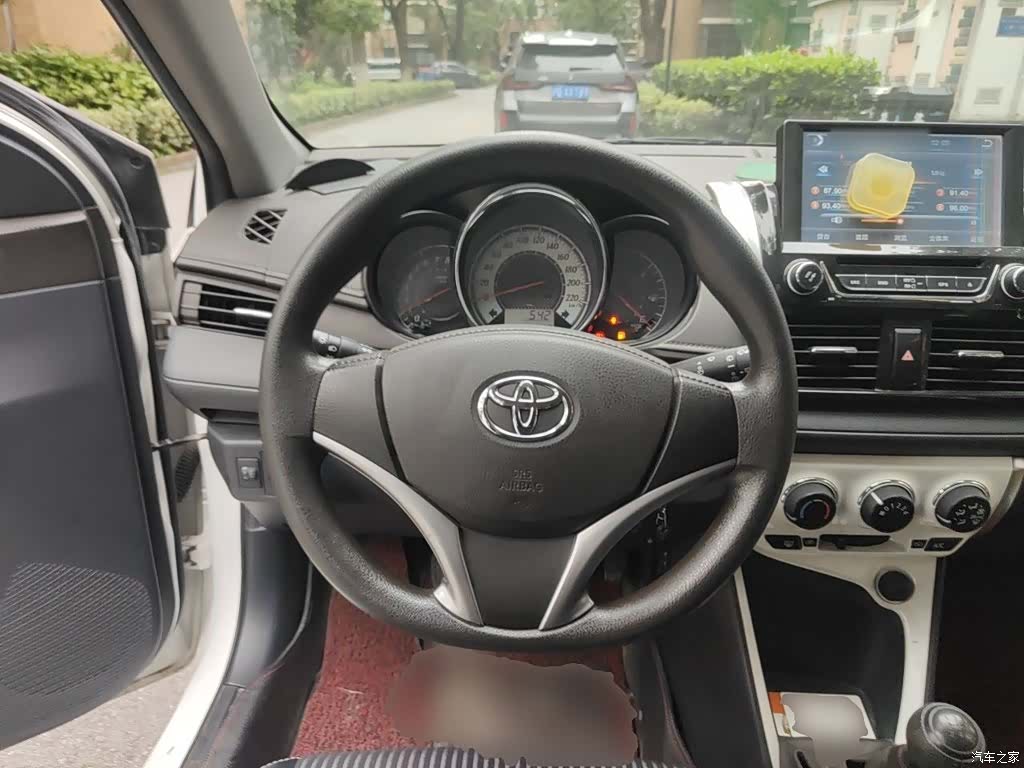Toyota YARiS L, 2015 6