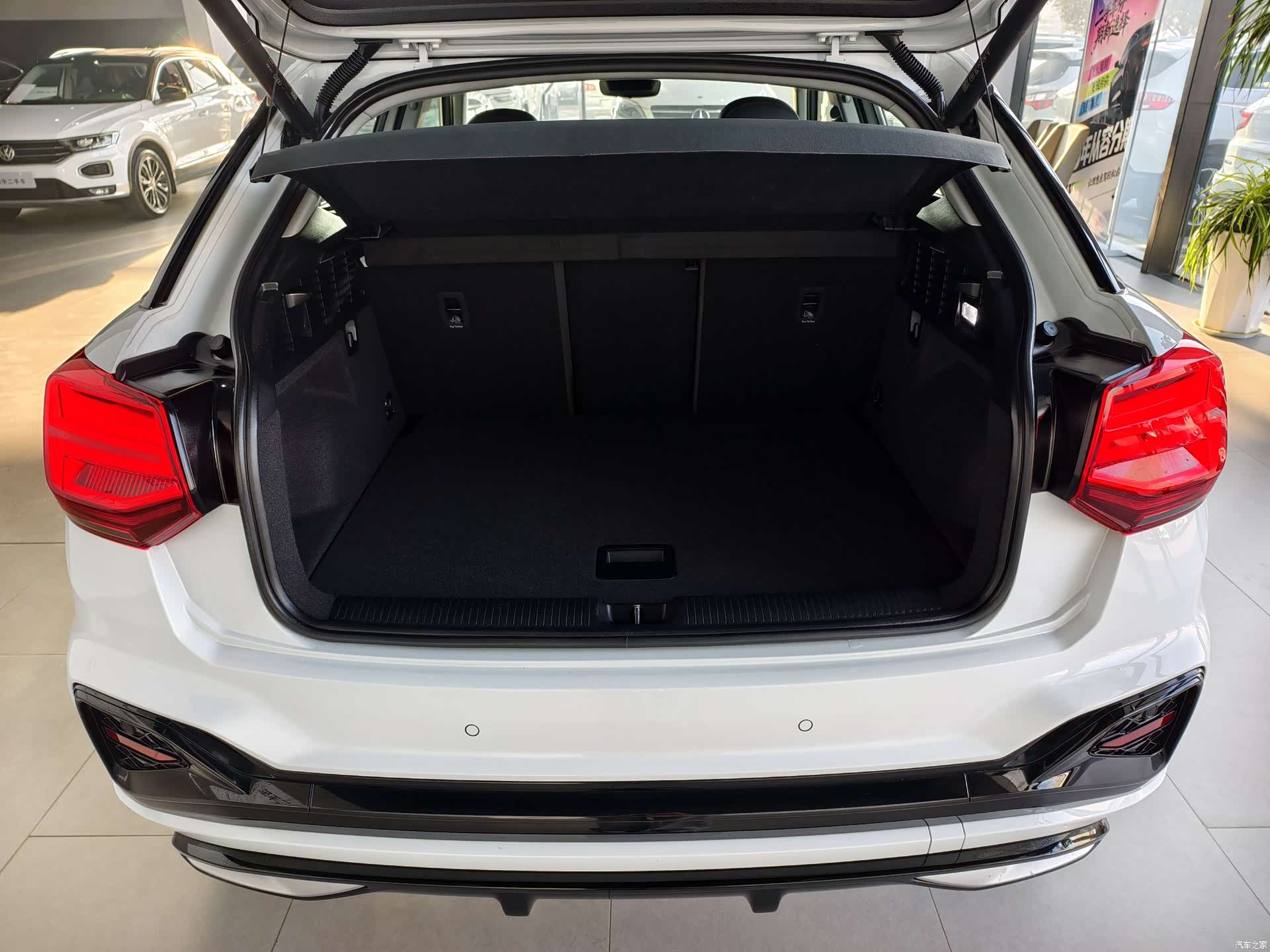 Audi Q2L, 2024 14
