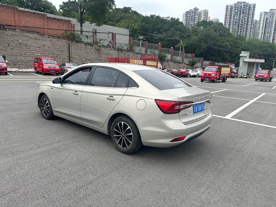 Roewe i5
