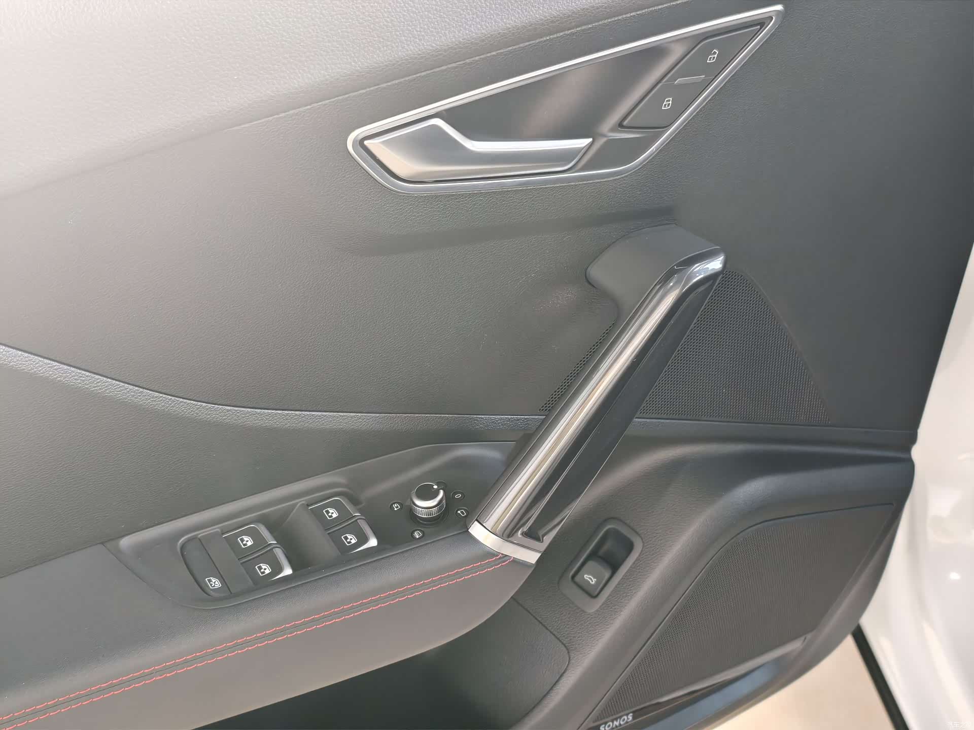 Audi Q2L, 2024 13
