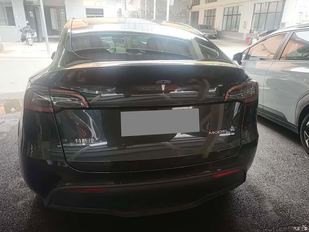 Tesla Model Y, 2024 8